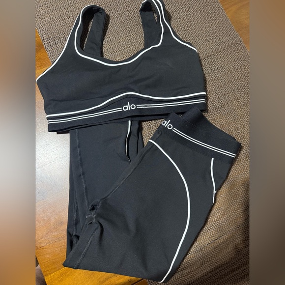 Alo yoga heart throb set - Picture 2 of 3